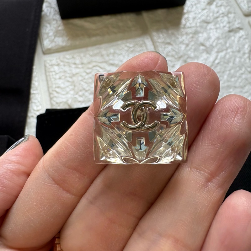 Chanel 透明樹脂 立體浮雕 雪花方糖 針式耳環-1