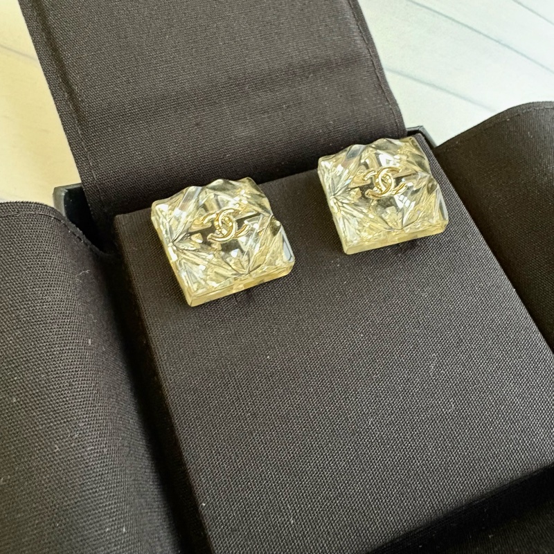 Chanel 透明樹脂 立體浮雕 雪花方糖 針式耳環-2