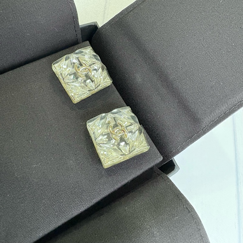 Chanel 透明樹脂 立體浮雕 雪花方糖 針式耳環-3