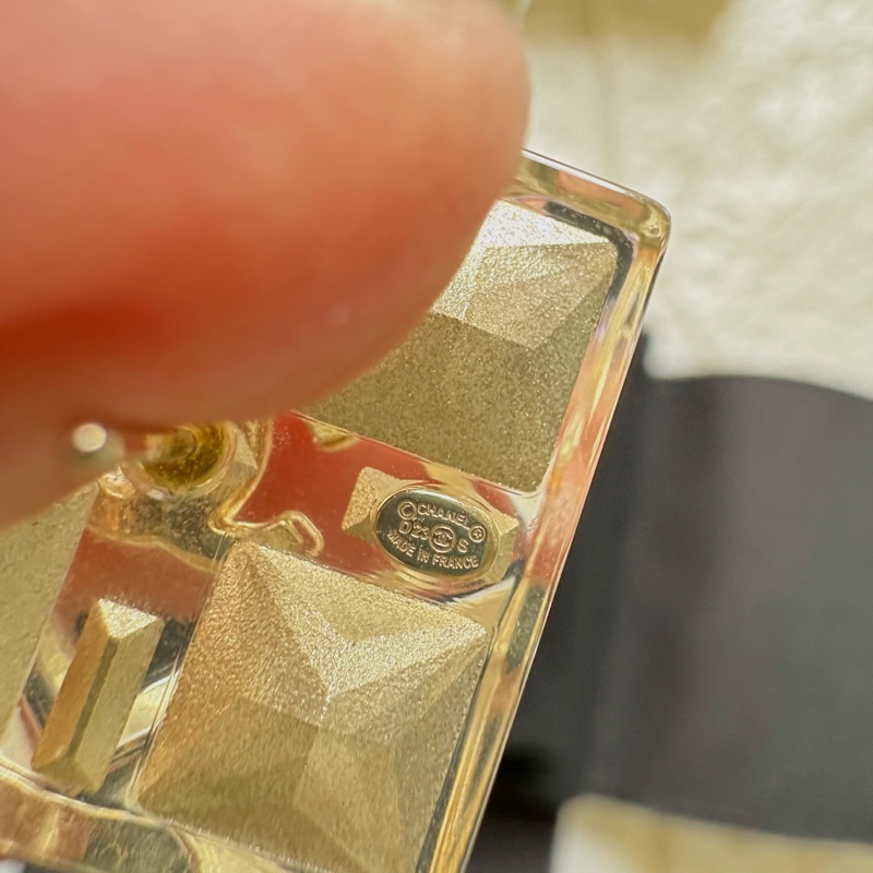 Chanel 透明樹脂 立體浮雕 雪花方糖 針式耳環-6