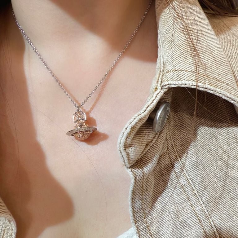 Vivienne Westwood 3D necklace VW  bright 3d/rg-3
