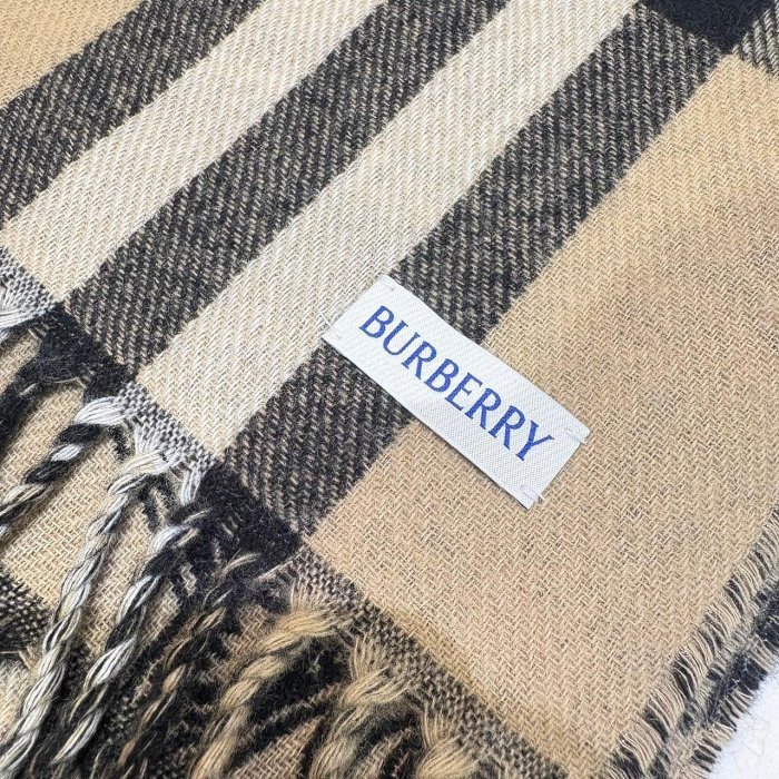 *SHIHNA名牌精品* BURBERRY 雙面兩用騎士標/格紋羊毛流蘇圍巾(米色)-1