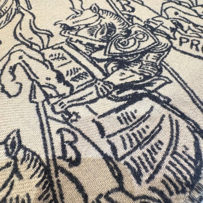 *SHIHNA名牌精品* BURBERRY 雙面兩用騎士標/格紋羊毛流蘇圍巾(米色)-5
