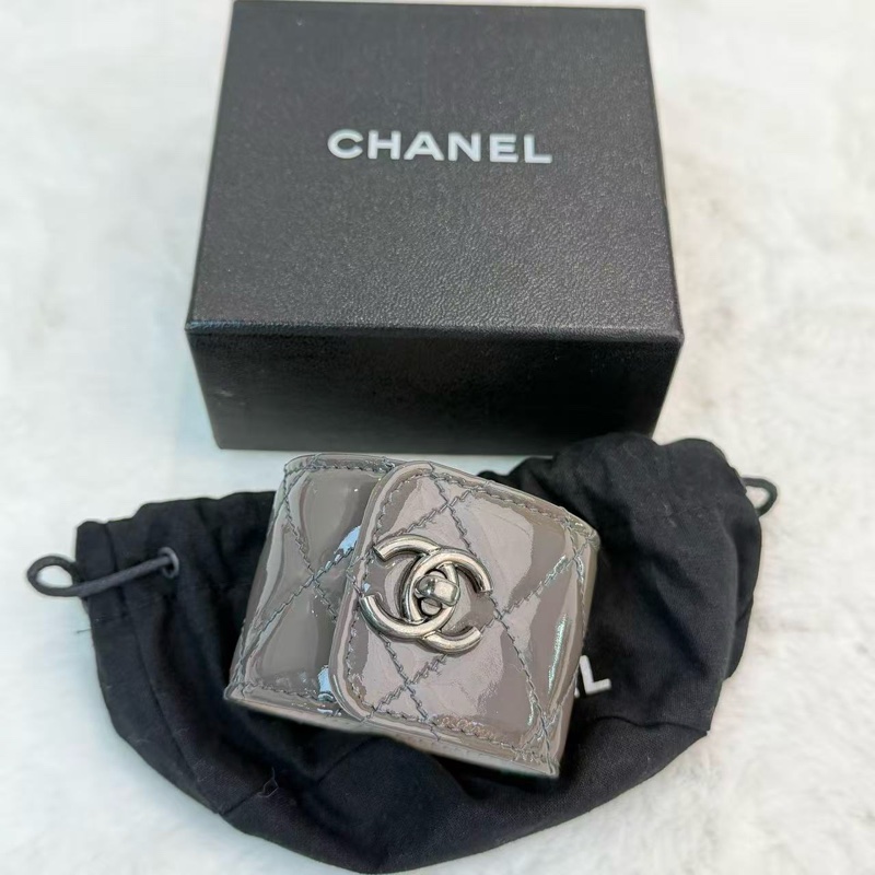Chanel 寬款漆皮手扼-0