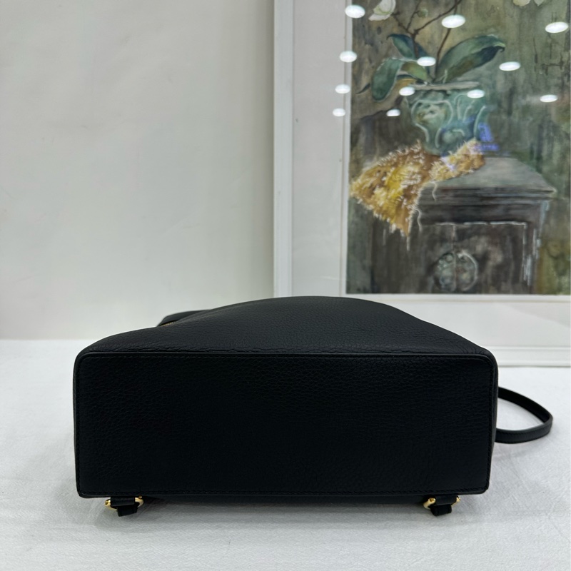 Loro Piana ExtraPocket L23.5 標誌黑色金扣雙拉鍊黑色牛皮雙肩包,底長23c-5