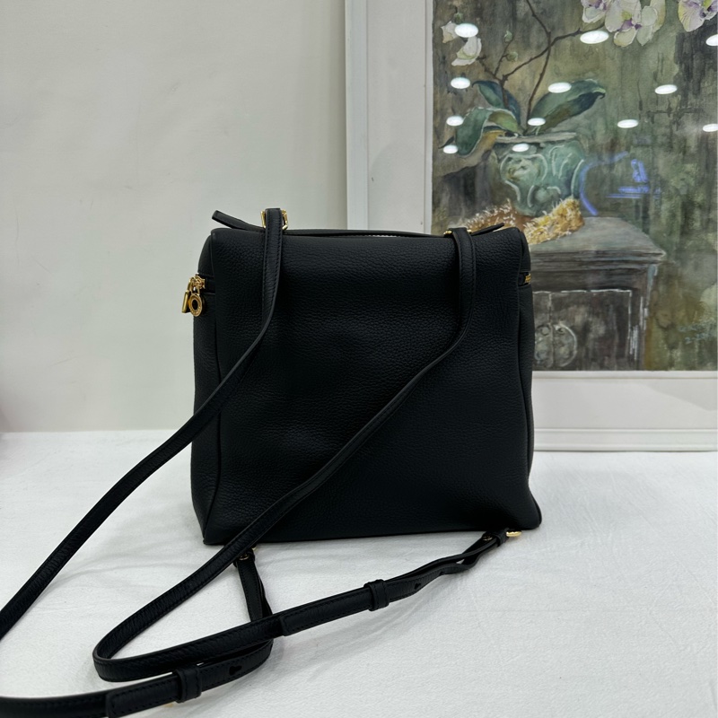 Loro Piana ExtraPocket L23.5 標誌黑色金扣雙拉鍊黑色牛皮雙肩包,底長23c-8