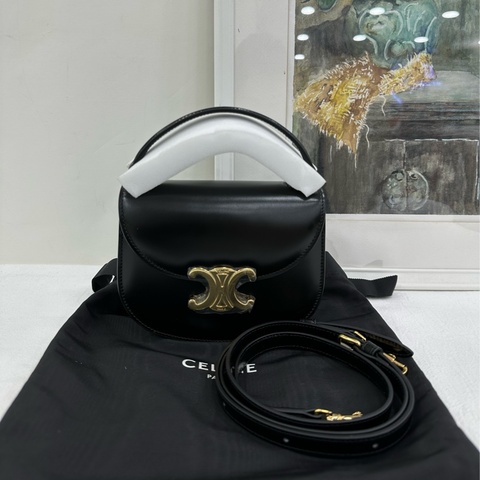 CELINE賽琳 Triomphe 凱旋門標誌可調式可拆式肩帶 閃亮小牛皮 肩斜背手提包 迷你 女款 黑色 全新 長15.5cm 寬5cm 高12cm