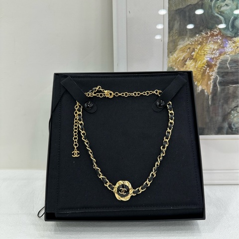 Chanel 22A黑金太陽花系列 黑金 經典Logo吊墜 雙C項鍊 金屬項鍊 女款 黑色
