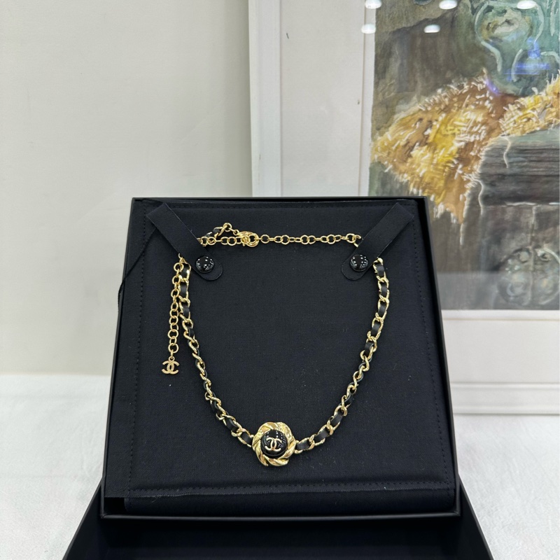 Chanel 22A黑金太陽花系列 黑金 經典Logo吊墜 雙C項鍊 金屬項鍊 女款 黑色-2