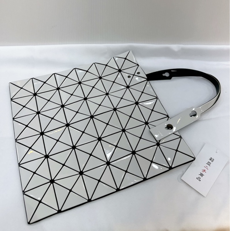 莉亞精品♡ 三宅一生 6X6 白色 #9新美包-2