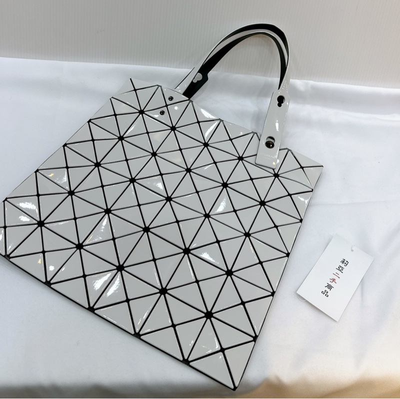 莉亞精品♡ 三宅一生 6X6 白色 #9新美包-3