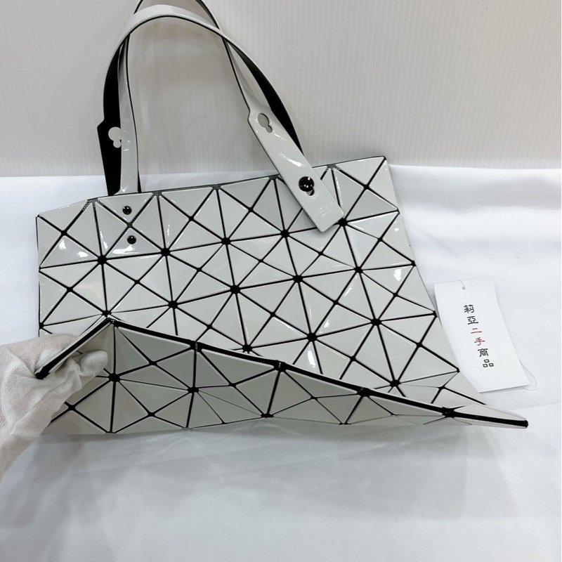 莉亞精品♡ 三宅一生 6X6 白色 #9新美包-6