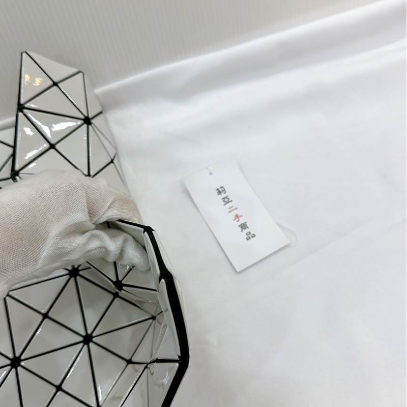 莉亞精品♡ 三宅一生 6X6 白色 #9新美包-8