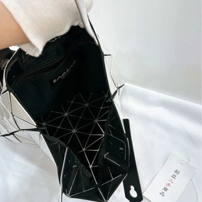 莉亞精品♡ 三宅一生 6X6 白色 #9新美包-10