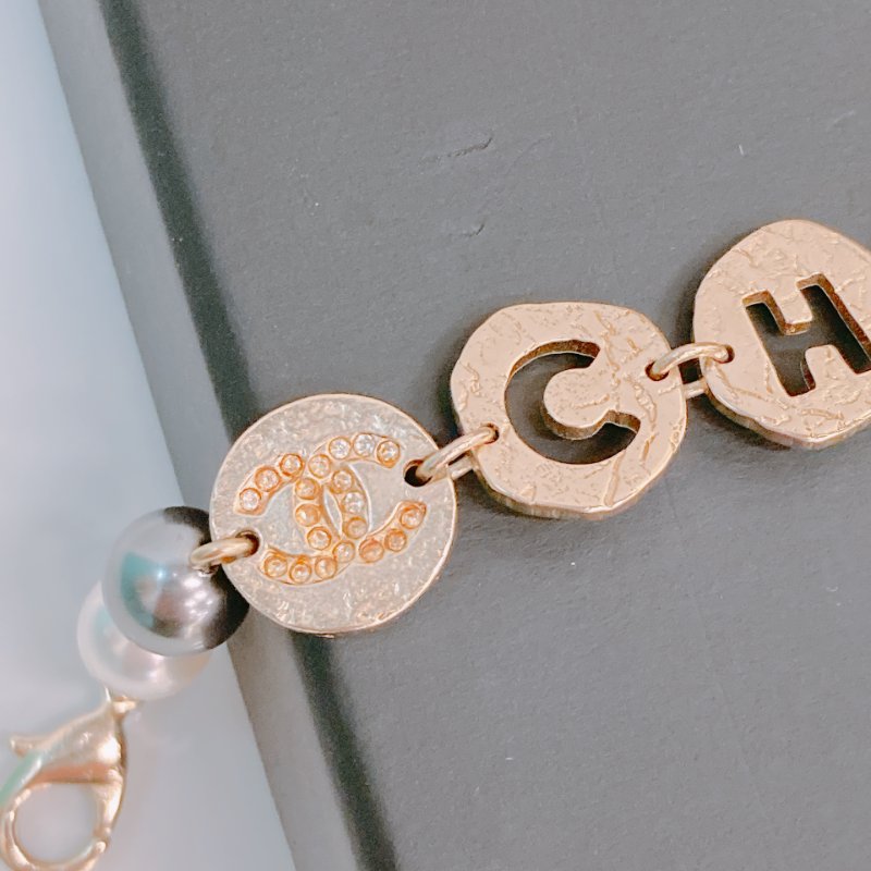 MS0384 Chanel 香奈兒 剪花 鏤空 吊飾 黑白 珍珠 手鏈 Cutwork Logo Charm Bracelet Two-tone Pearl x GHW-1