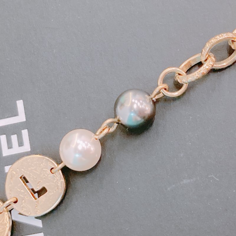 MS0384 Chanel 香奈兒 剪花 鏤空 吊飾 黑白 珍珠 手鏈 Cutwork Logo Charm Bracelet Two-tone Pearl x GHW-5