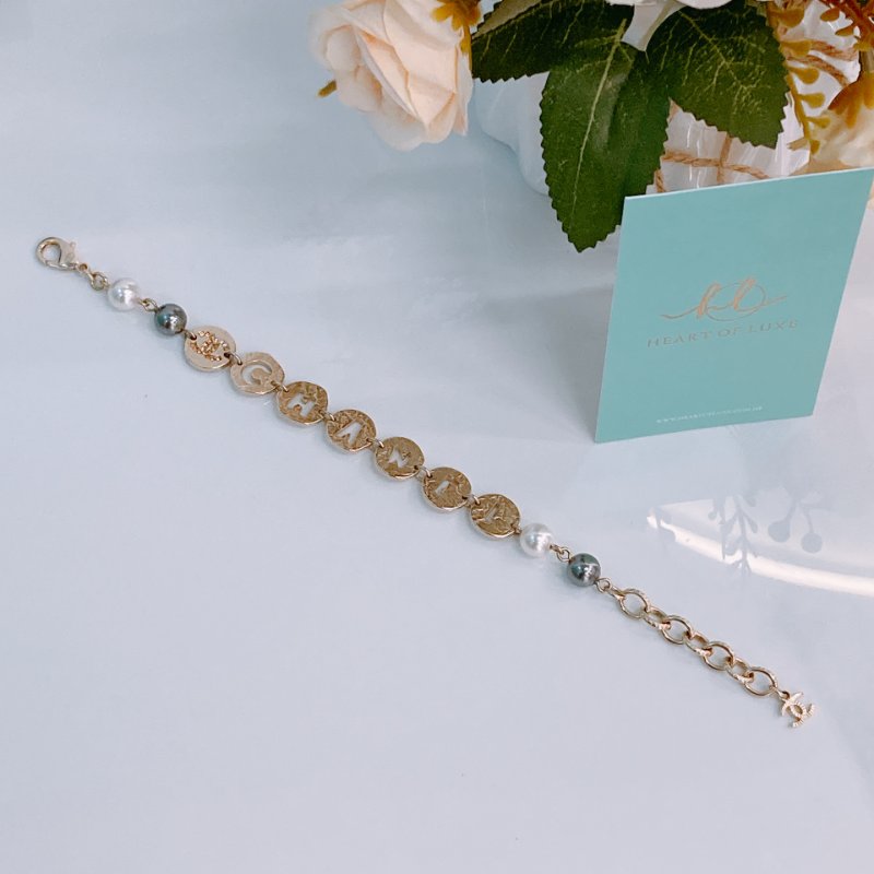 MS0384 Chanel 香奈兒 剪花 鏤空 吊飾 黑白 珍珠 手鏈 Cutwork Logo Charm Bracelet Two-tone Pearl x GHW-9
