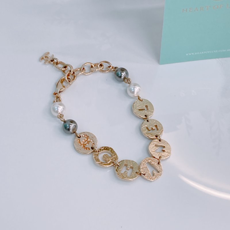 MS0384 Chanel 香奈兒 剪花 鏤空 吊飾 黑白 珍珠 手鏈 Cutwork Logo Charm Bracelet Two-tone Pearl x GHW-10