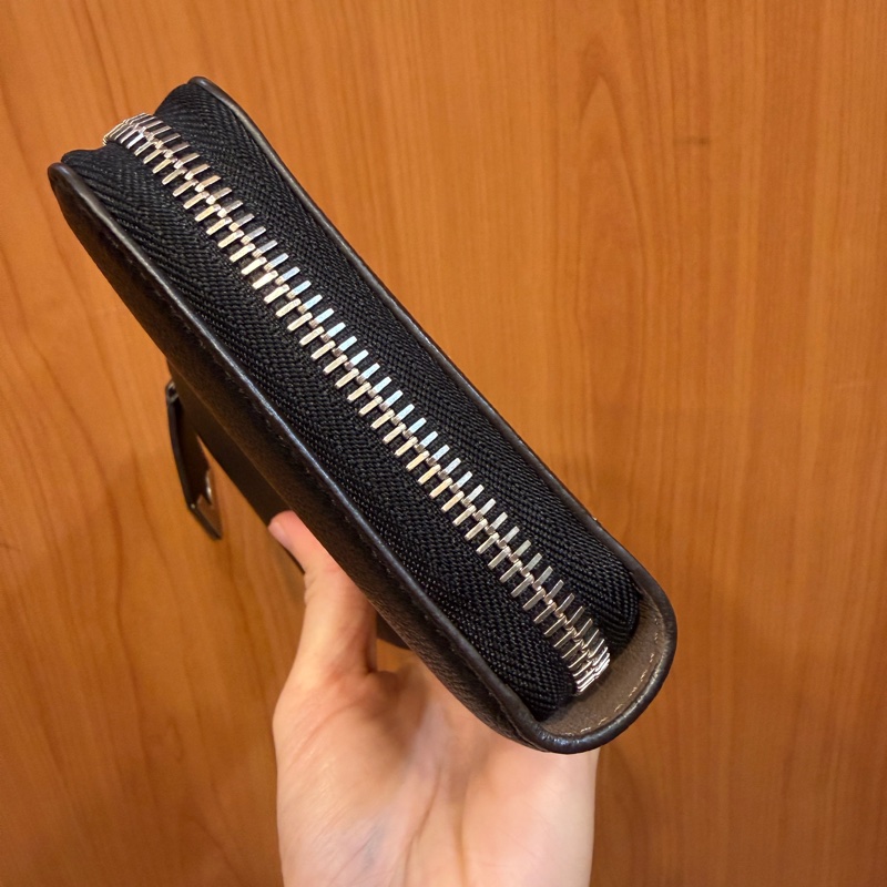 LV 黑牛皮銀釦Comete L拉長夾M60147-1