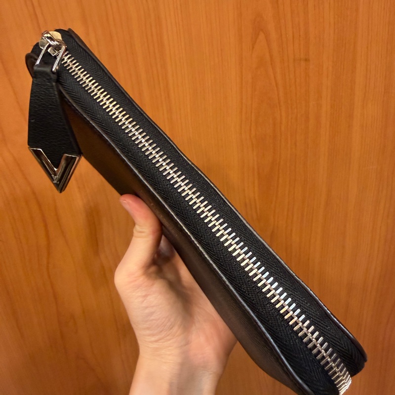 LV 黑牛皮銀釦Comete L拉長夾M60147-2