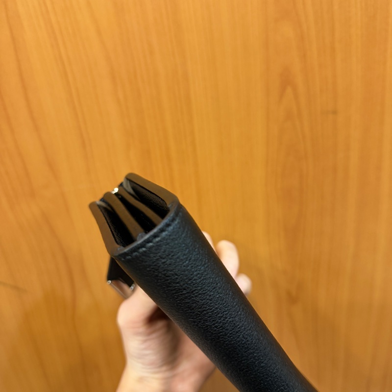 LV 黑牛皮銀釦Comete L拉長夾M60147-8