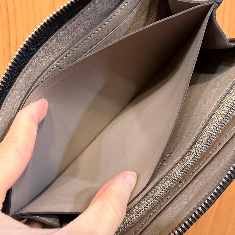 LV 黑牛皮銀釦Comete L拉長夾M60147-14