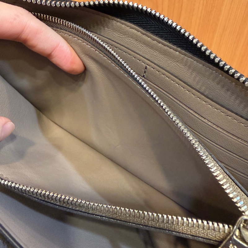 LV 黑牛皮銀釦Comete L拉長夾M60147-16