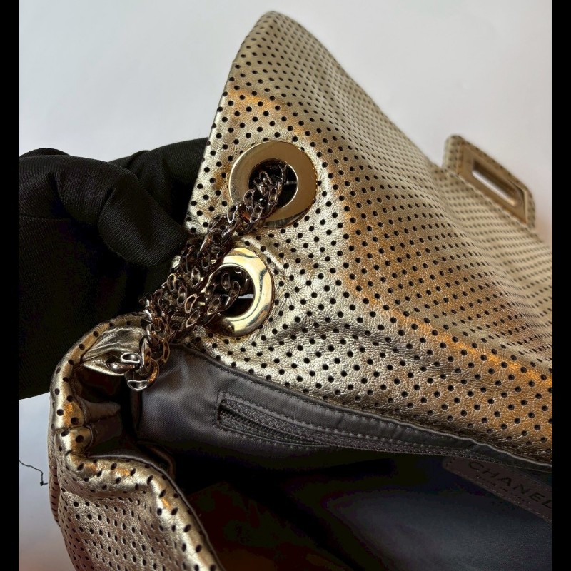 Chanel 銀鍊金色洞洞皮革方釦口蓋包 2.55-24