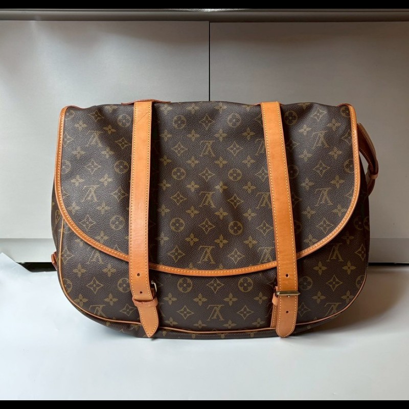 LV 老花雙釦大馬鞍包-0