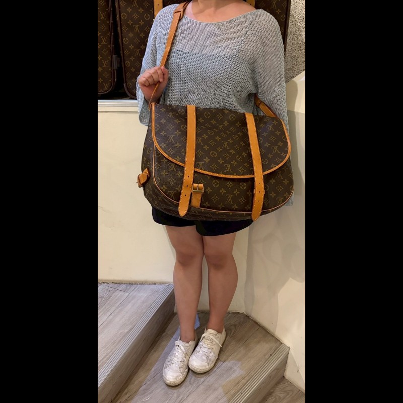 LV 老花雙釦大馬鞍包-1