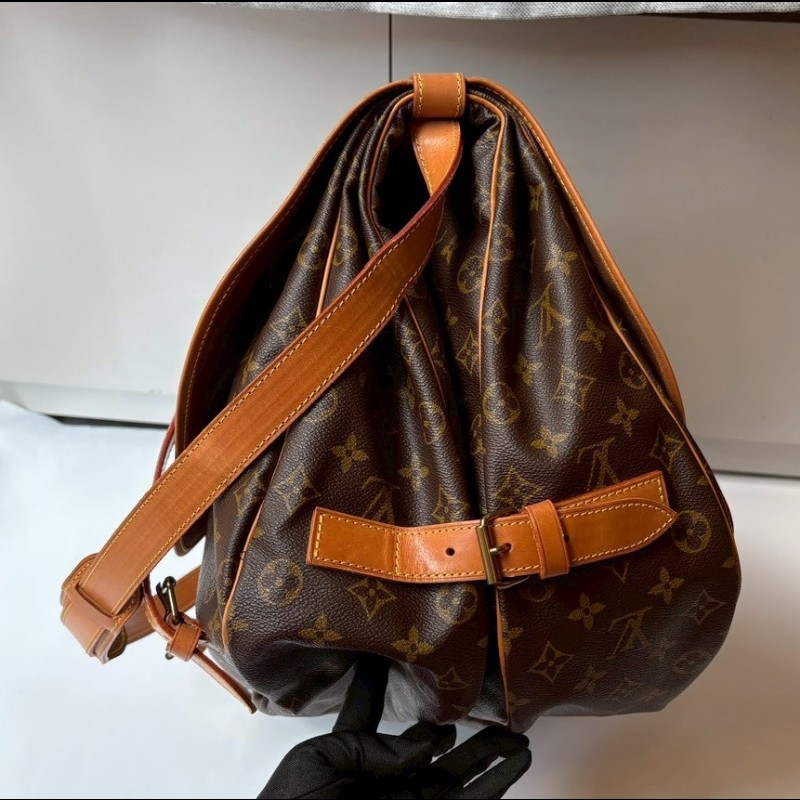 LV 老花雙釦大馬鞍包-13