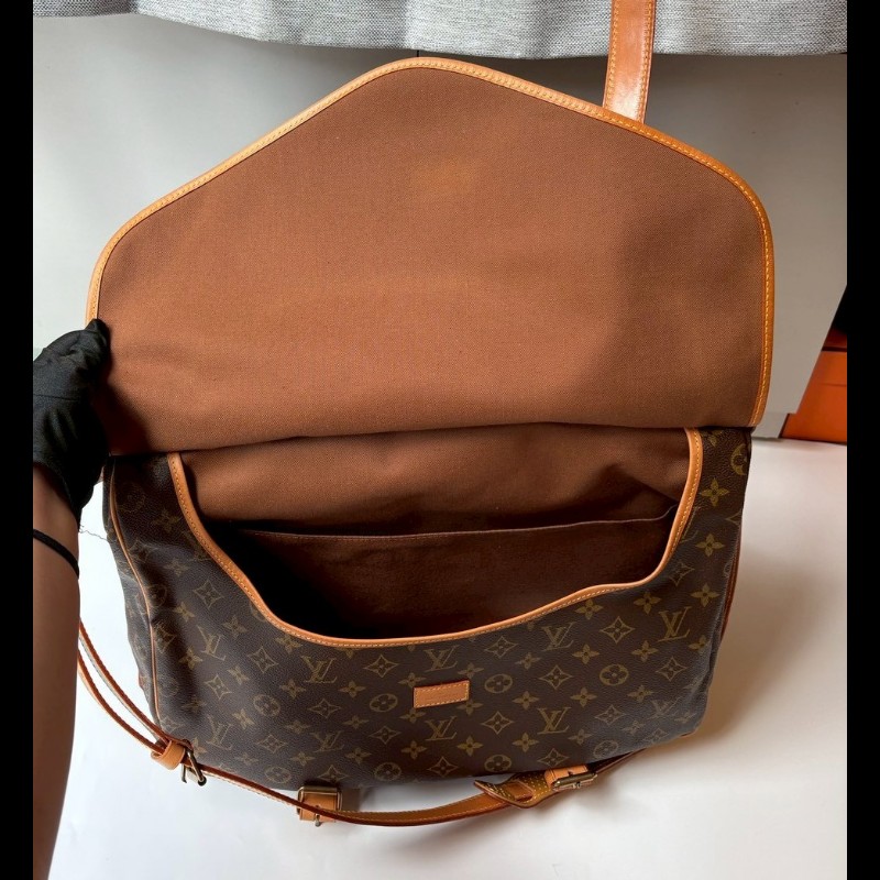 LV 老花雙釦大馬鞍包-17