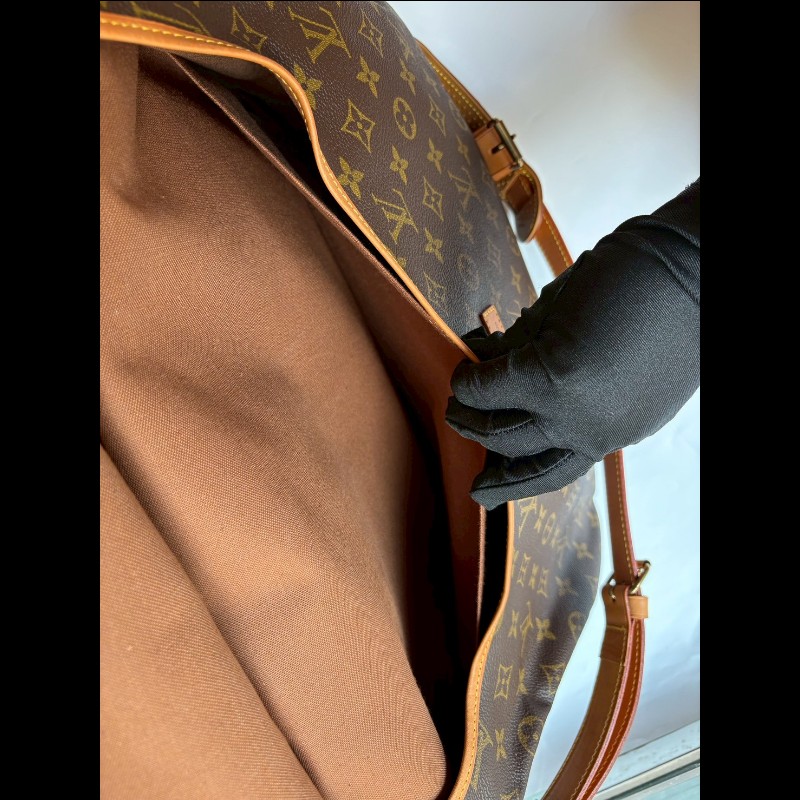 LV 老花雙釦大馬鞍包-19