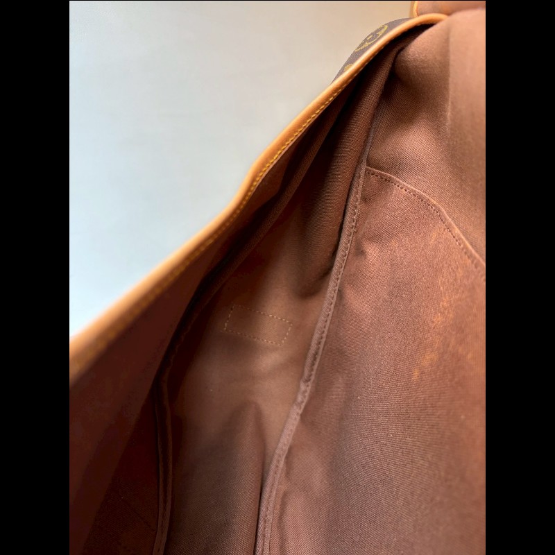 LV 老花雙釦大馬鞍包-21