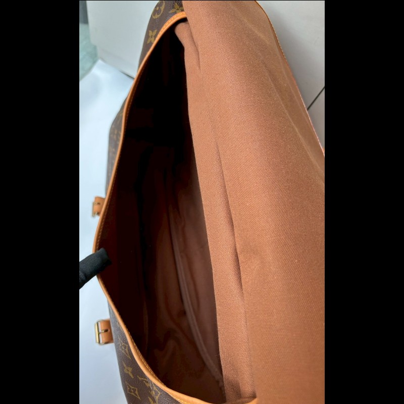 LV 老花雙釦大馬鞍包-26