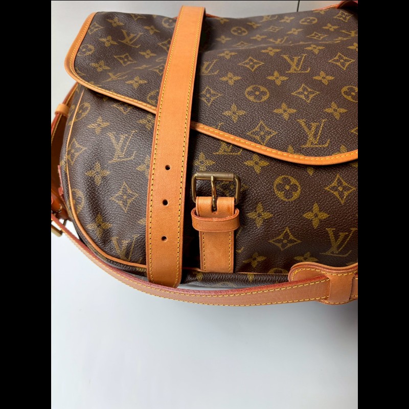 LV 老花雙釦大馬鞍包-29