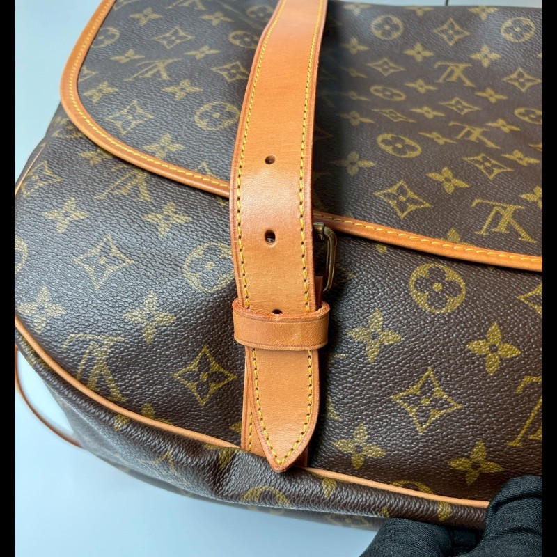 LV 老花雙釦大馬鞍包-31