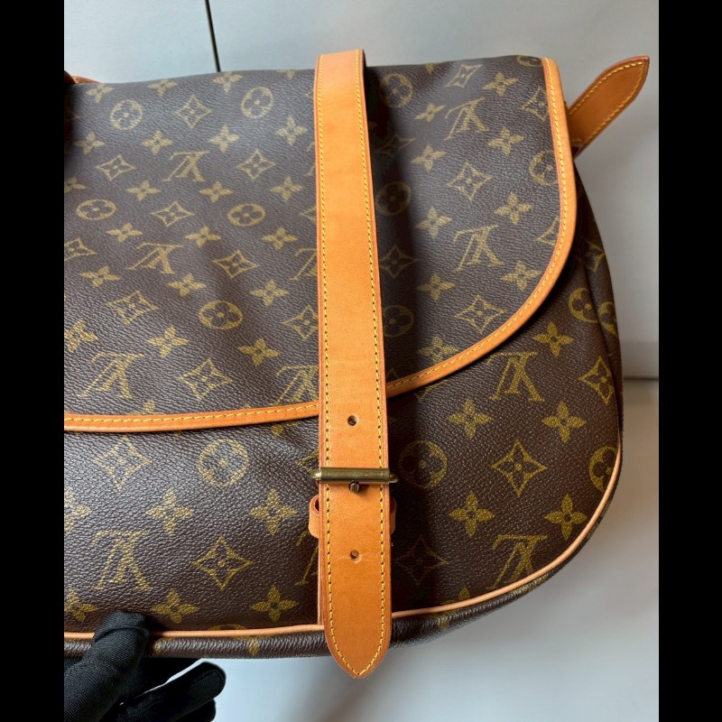 LV 老花雙釦大馬鞍包-37