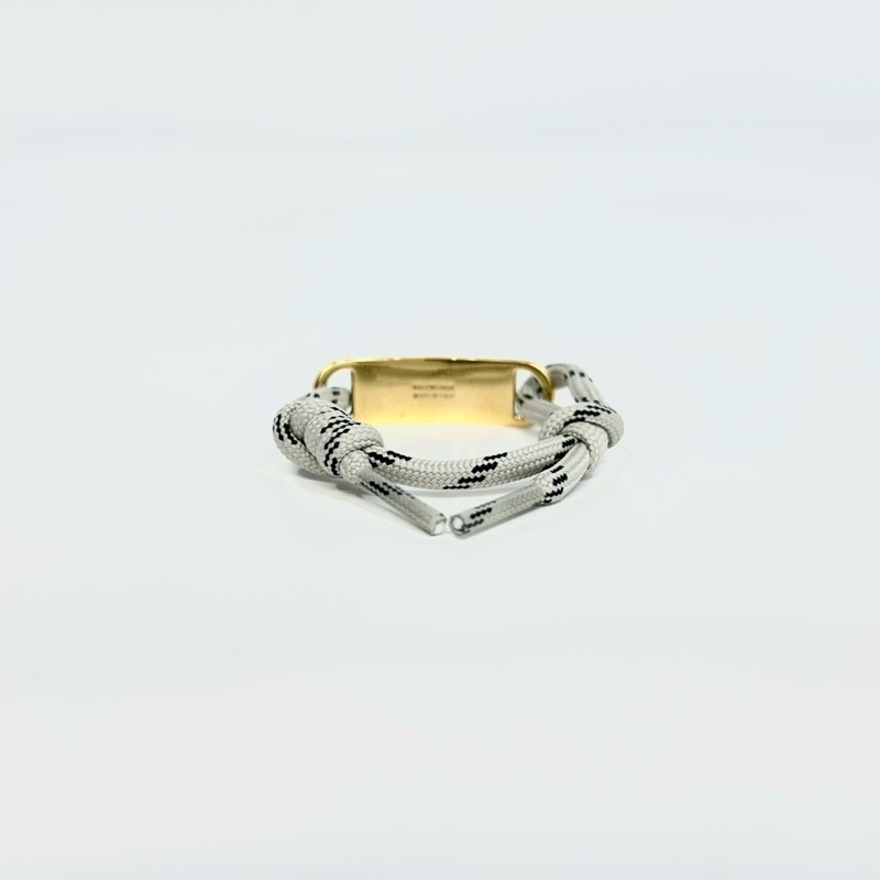 BALENCIAGA金牌LOGO灰黑繩結手環656418-3