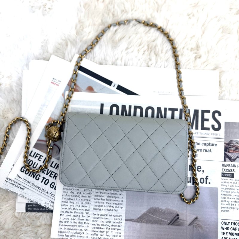 Chanel WOC 金球 淡灰綠色金扣 菱格紋 小羊皮-1