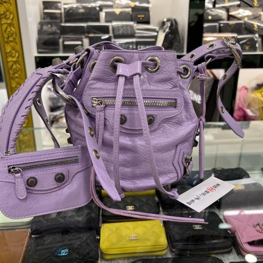 ㊣東區正精品㊣BALENCIAGA 702431 Le Cagole bucket 近全新紫色銀扣鉚釘斜背包水桶包 RZ6038-1