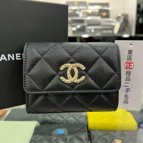 ㊣東區正精品㊣CHANEL AP4088 近全新香奈兒黑色荔枝牛皮金釦釦子內裏迴紋針圖雙層卡片夾零錢包 RZ6036