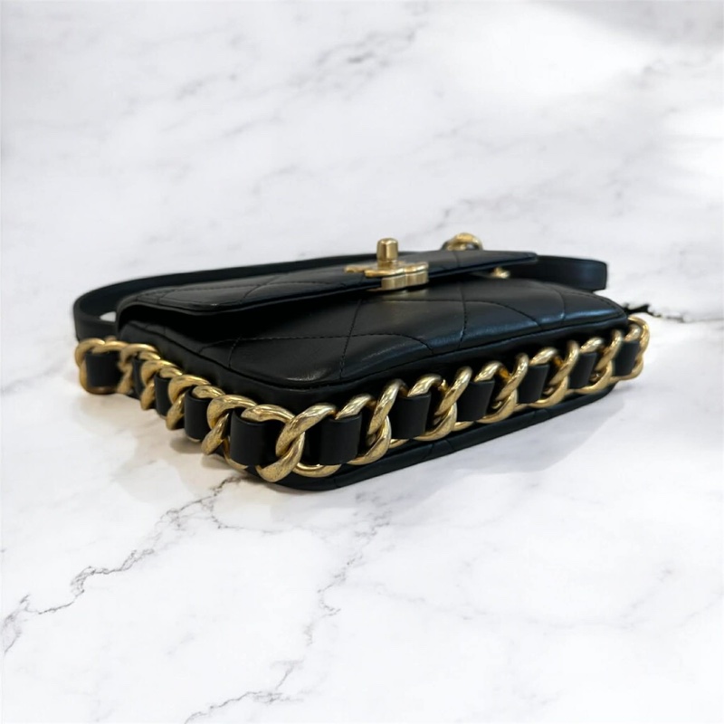 CHANEL 皮穿鍊包邊金釦口蓋包 黑色-3