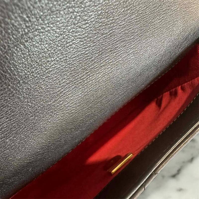 CHANEL 皮穿鍊包邊金釦口蓋包 黑色-4