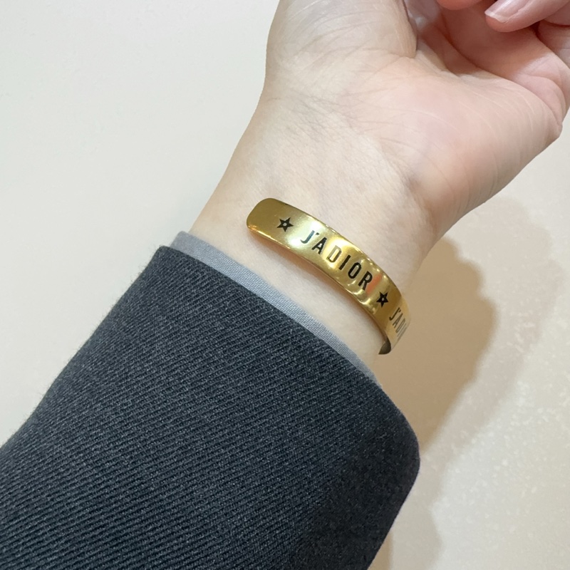 DIOR金色JADIOR字樣細版手環-2