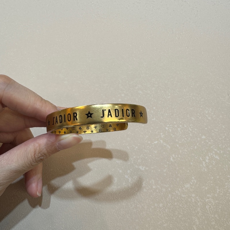 DIOR金色JADIOR字樣細版手環-7