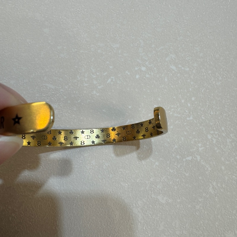 DIOR金色JADIOR字樣細版手環-10