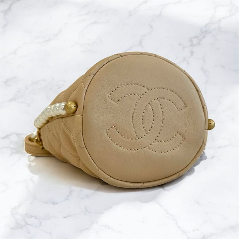 CHANEL MINI 水桶珍珠鏈包 奶茶色-3