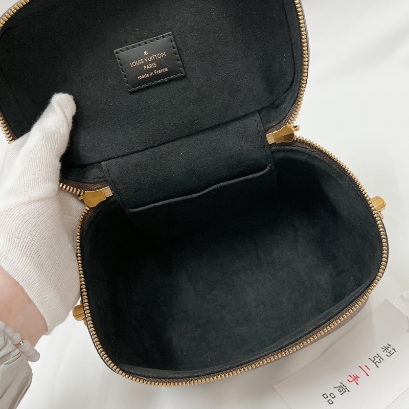 莉亞精品♡LV M45165  雙色手提化妝包 二手-17