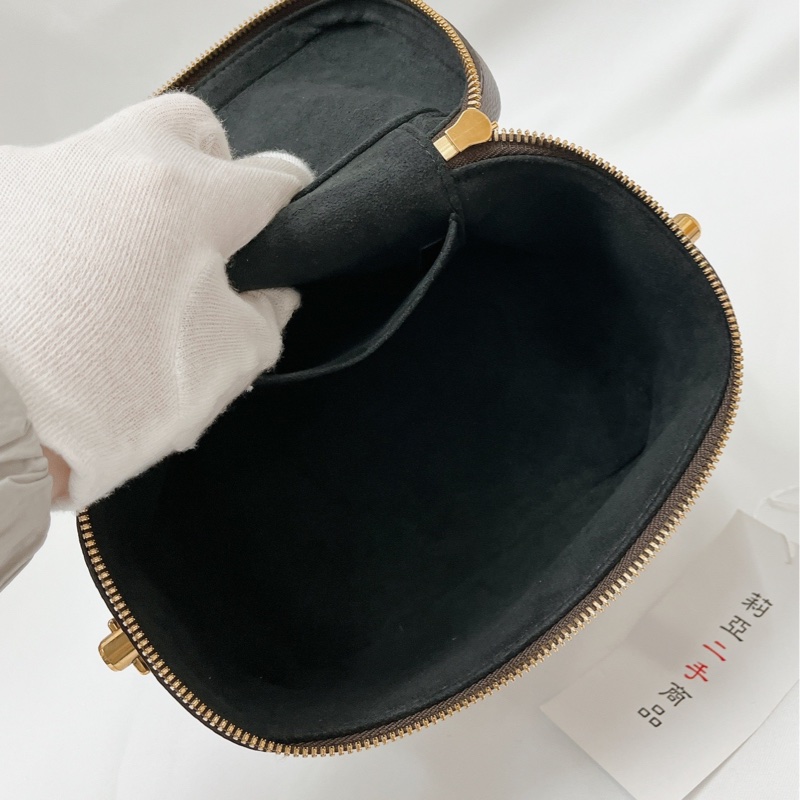 莉亞精品♡LV M45165  雙色手提化妝包 二手-18